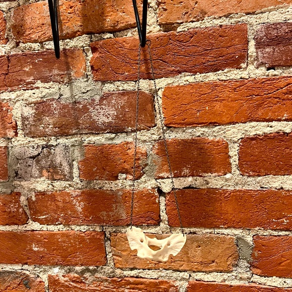 Statement Necklace 🐺💞 Authentic Wolf Vertebra & Gold-Tone Hardware - Picture 2 of 3